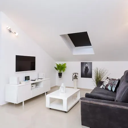 Vizula C - Marilyn Medulin